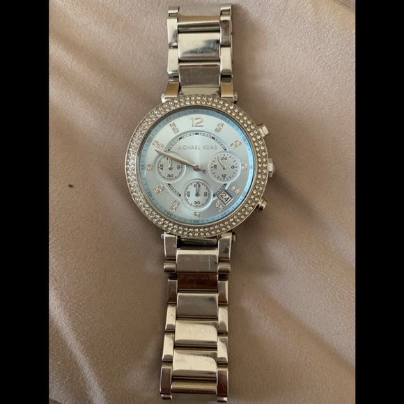 Barely Worn Michale Kors watch with Diamontes. - Picture 1 of 4